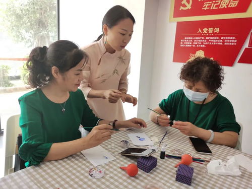 南園街道啟動“非遺在社區”內畫藝術培訓班，傳承人萬歡親授技藝